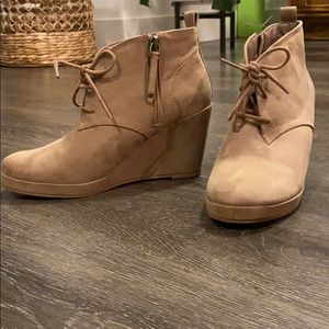 Women’s Tan/Light Brown Wedge boots, size 7.5